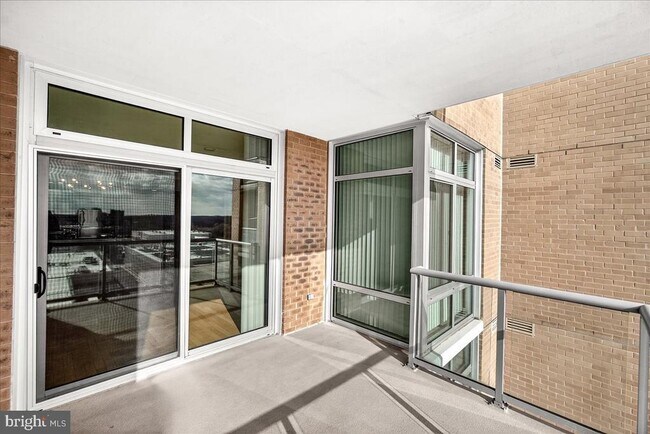 Building Photo - 5750 Bou Ave