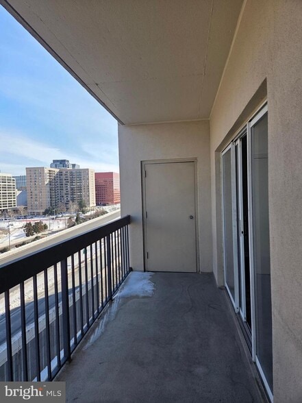 Building Photo - 1211 S Eads St