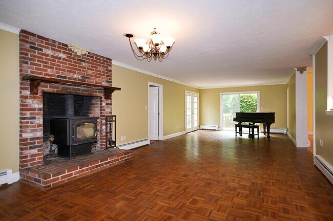 Building Photo - 144 Parmenter Rd
