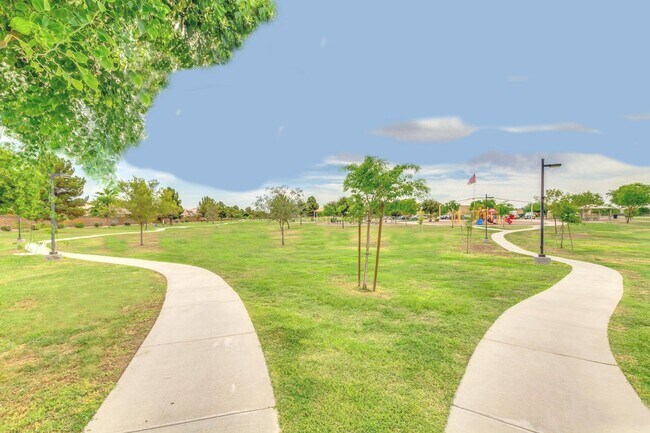 Building Photo - Maricopa Meadows