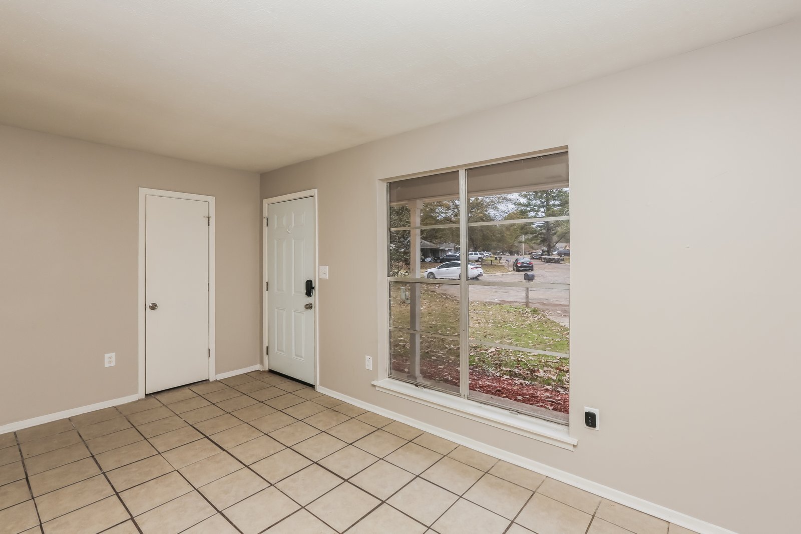 Building Photo - 187 E Woodcrest Dr