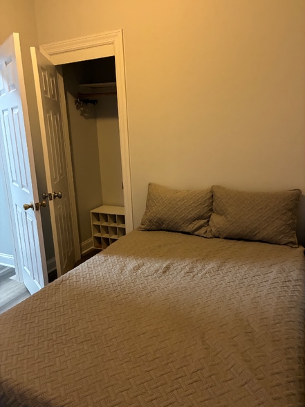 Building Photo - 118 N Mozart St