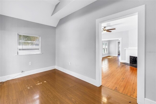 Building Photo - 116 16th Ave SE