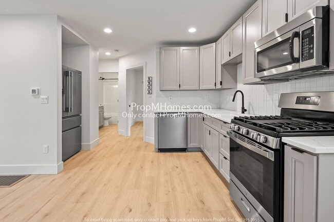 Building Photo - 4704 NE 95th Ave