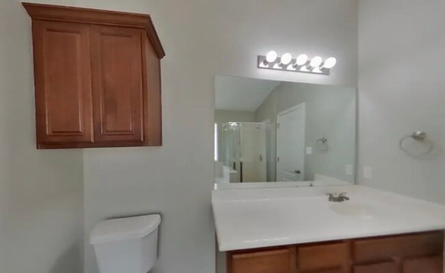 Building Photo - MOVE IN READY