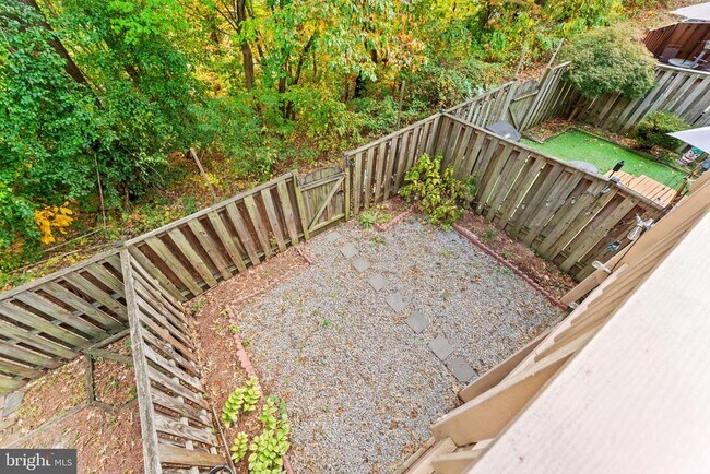 Building Photo - 8605 Western Oak Dr