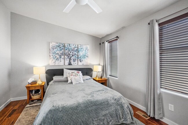 Building Photo - Beautiful Townhouse in Denver's Central Park