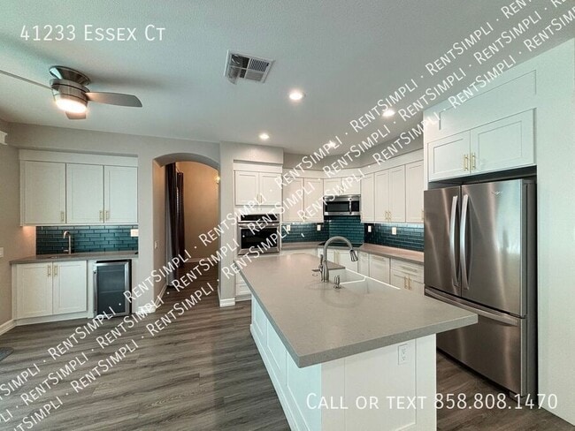 Building Photo - 41233 Essex Ct