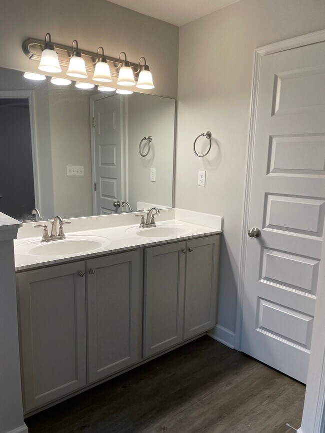 Building Photo - North Cherry Hill 132