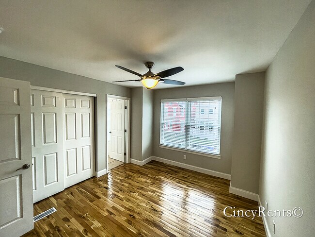 Building Photo - 2346 Kenton St