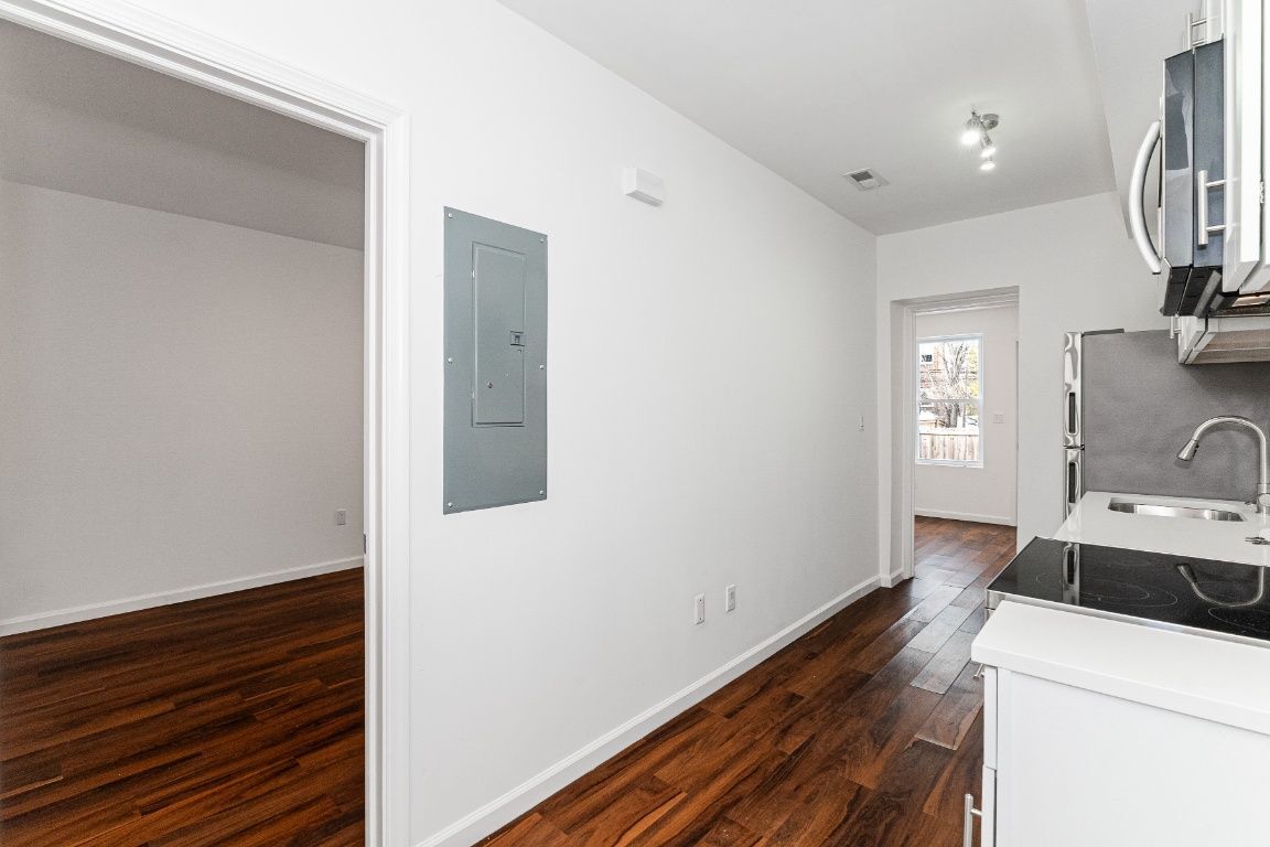 Building Photo - 1838 C St SE