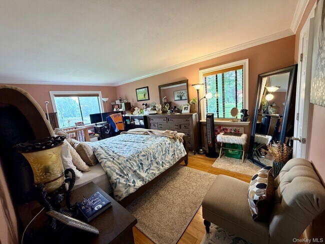 Building Photo - 4 Loudon Dr