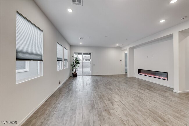 Building Photo - 102 Ibiza Lk Dr