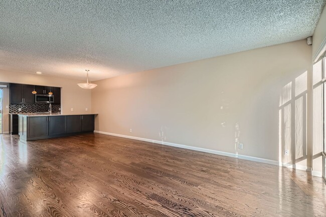 Building Photo - 4452 W Pondview Dr