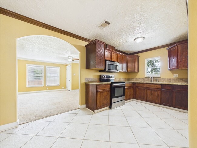 Building Photo - 1213 W Sidnor St