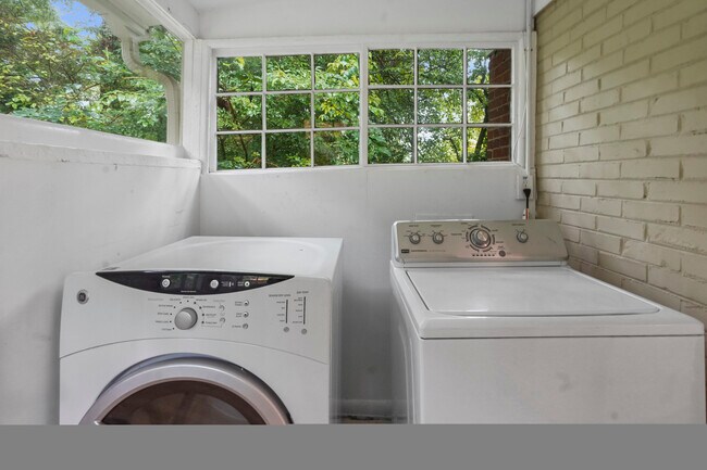 Laundry room - 1858 Lyle Ave