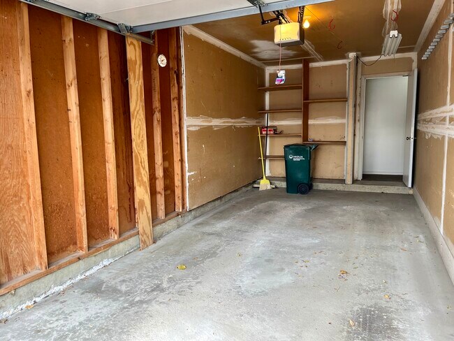 Building Photo - 240 Southwick Ct