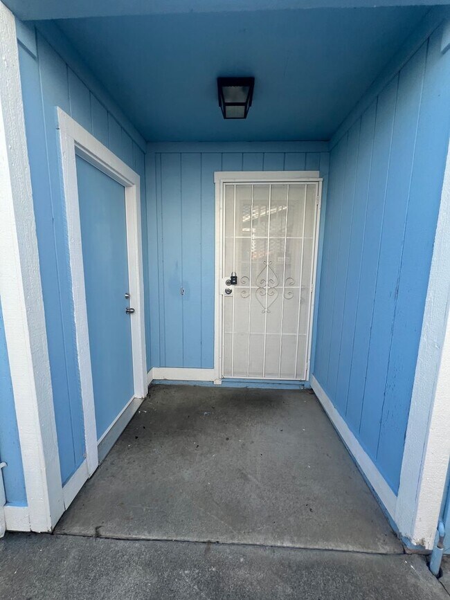 Building Photo - Charming 2-Bedroom, 2-Bath house