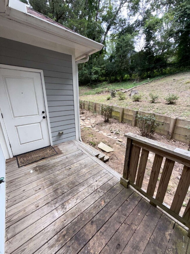 Building Photo - 712 Park Dr