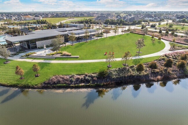 Building Photo - 21215 Central Vly Ln