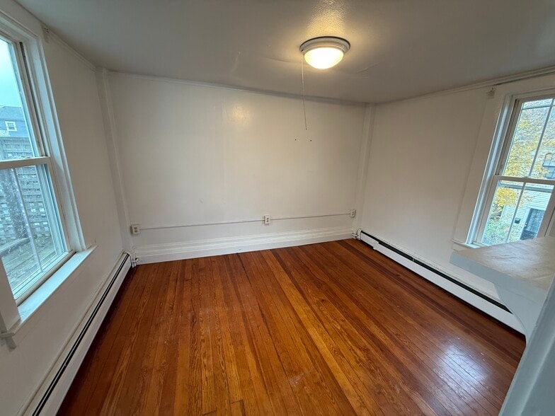 Building Photo - 18 Leyden St