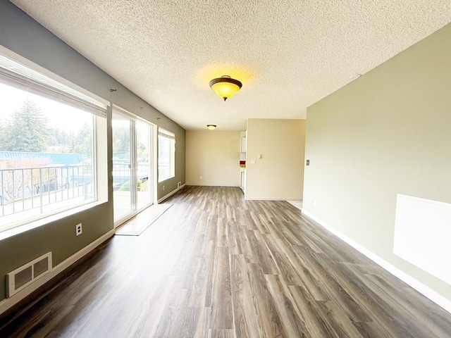 Building Photo - 924 Shorewood Dr