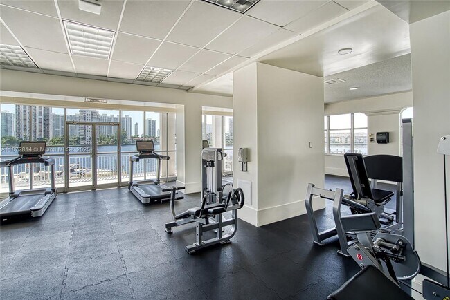 Building Photo - 18051 Biscayne Blvd