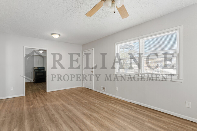 Building Photo - 317 W Kinkaid Ave