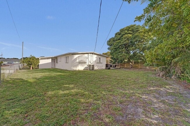 Building Photo - 3322 McKinley St