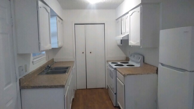 Building Photo - Monthly Paid Rent