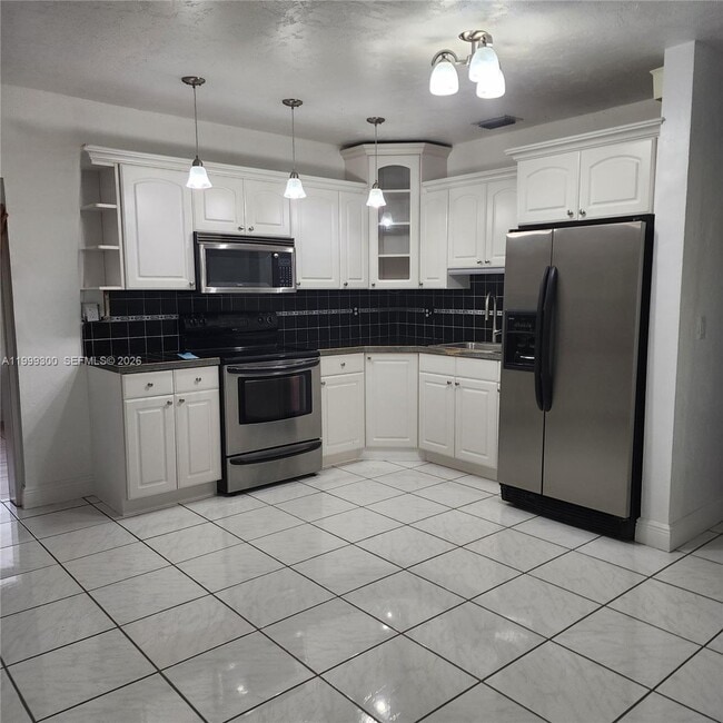 Building Photo - 3325 S Lake Dr