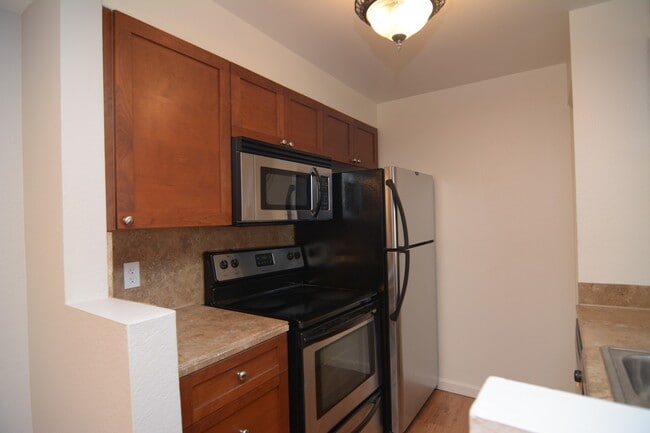 Building Photo - Recently Remodeled 2 Bedroom 2 Bath Condo!...