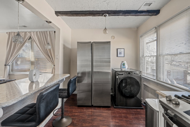 Building Photo - 9103 Columbia Ave