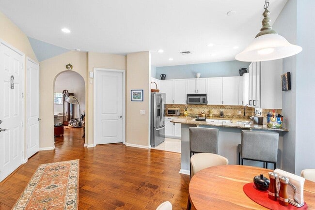 Building Photo - 1875 Highland Grove Dr