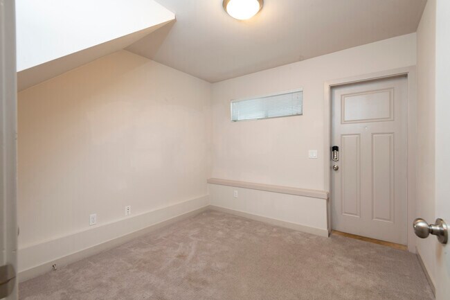 Building Photo - 1151 N 88th St