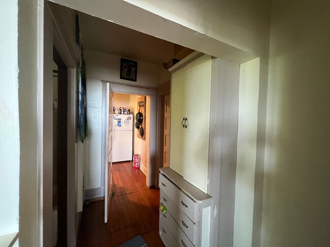 Building Photo - Studio apartment near WWU!