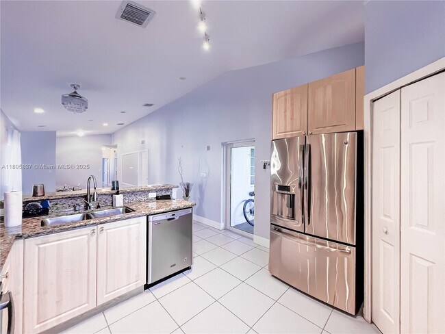 Building Photo - 3353 NE 11th Dr