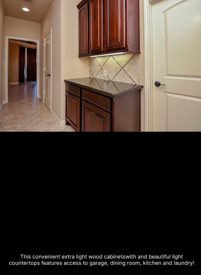 Building Photo - 2703 Bonnie Bray Dr