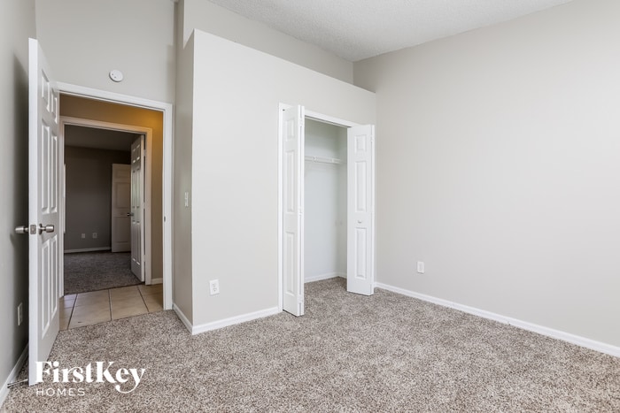 Building Photo - 6572 Viewpoint Ct