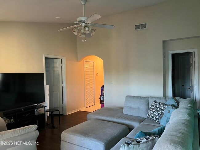 Building Photo - 7800 Point Meadows Dr