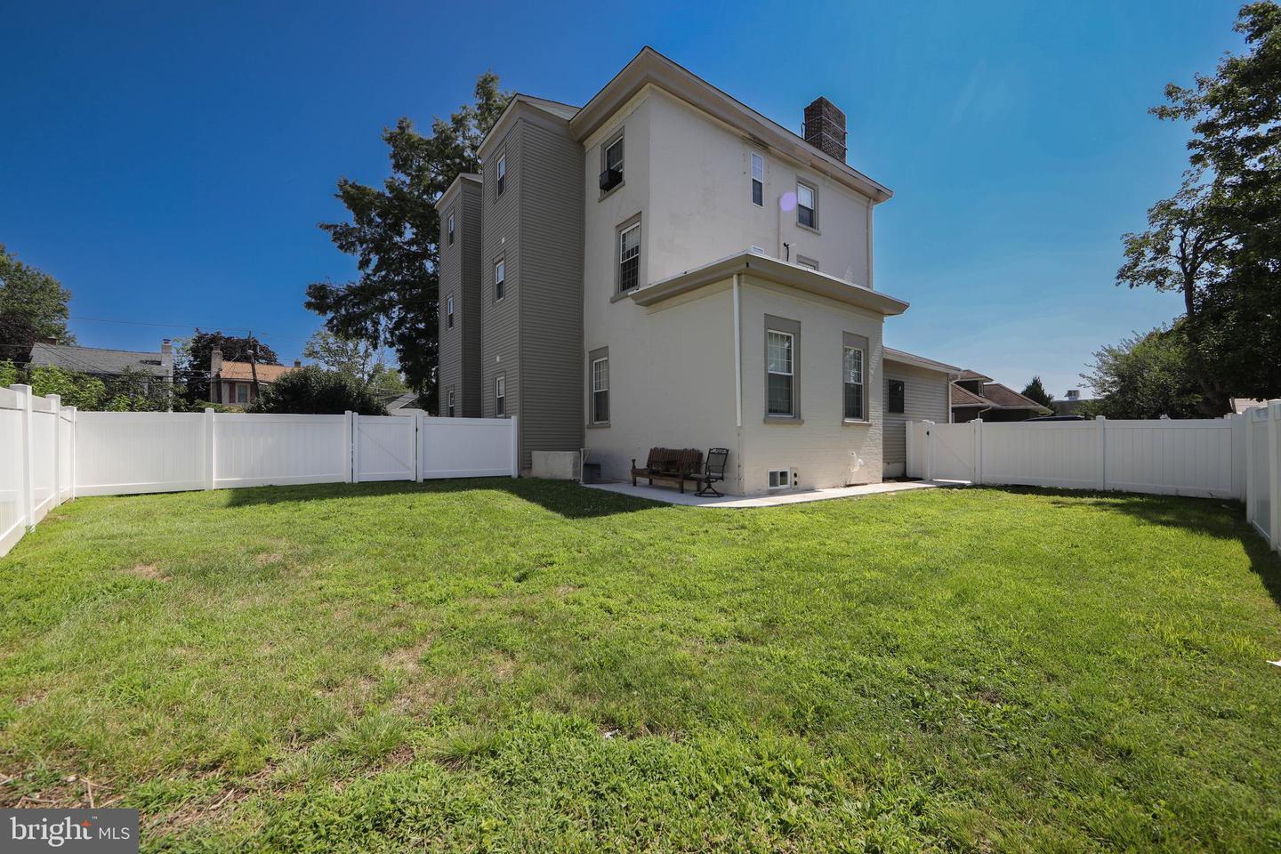 Building Photo - 9 E Holly Ave