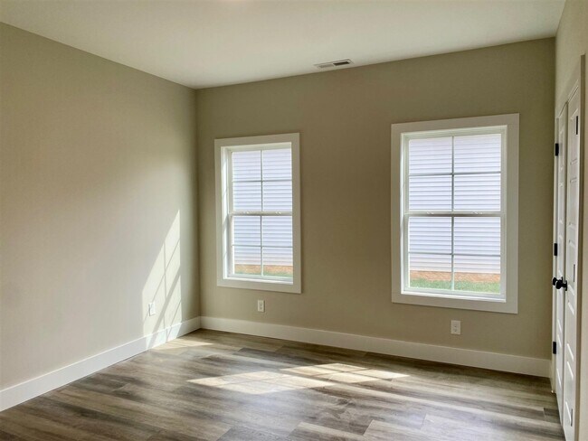 Building Photo - 476 Cedar Hollow Dr