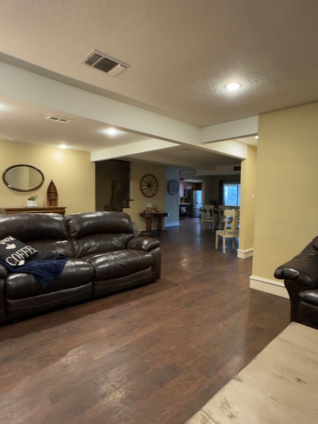 Building Photo - Gorgeous house ON THE BRAZOS RIVER