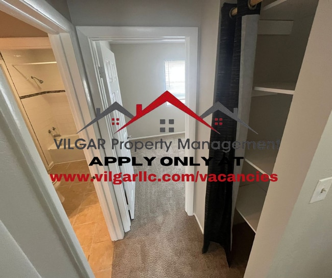Building Photo - Spacious 3 Bed / 1.5 Bath Town-Home in Mer...