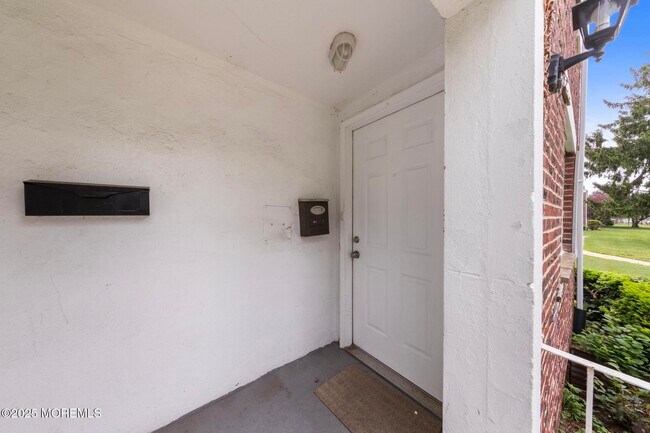 Building Photo - 317 Bath Ave