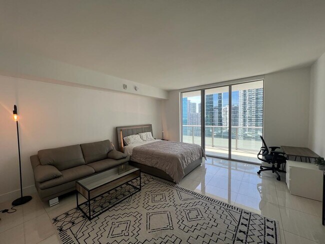 Primary Photo - 1300 Brickell Bay Dr