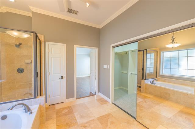 Building Photo - 3913 Overlake Dr