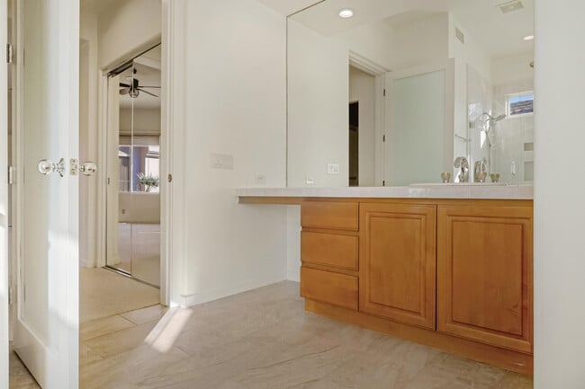 Building Photo - 830 Hawk Hill Trail