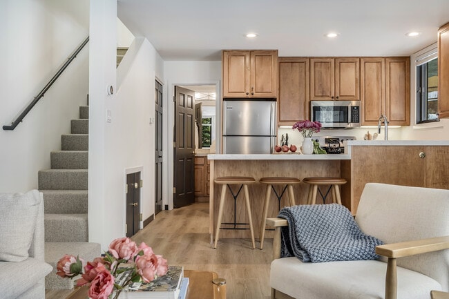 Building Photo - 135 Carriage Way