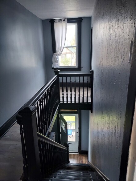Building Photo - 413 Locust St